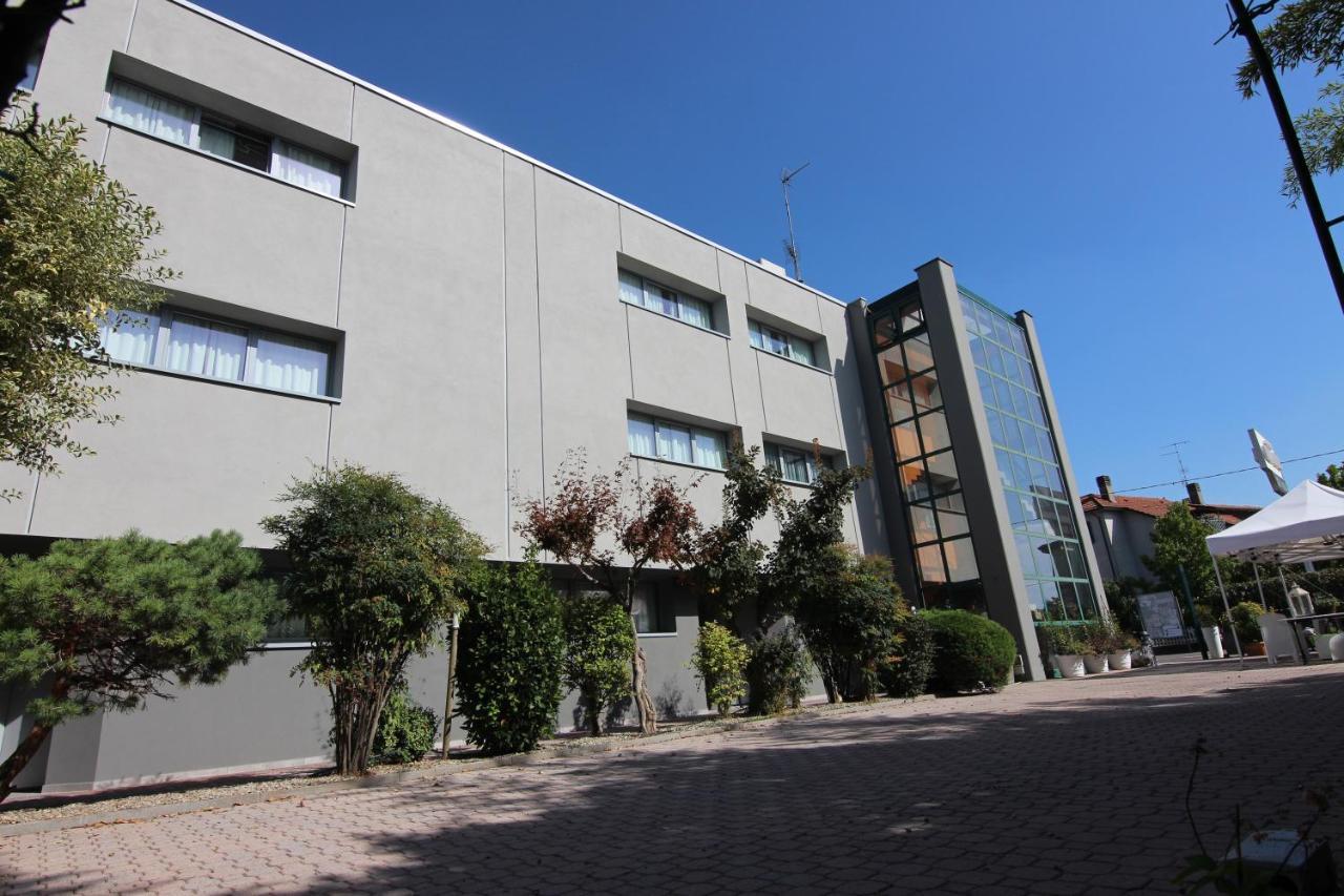 Green Hotel Poviglio  エクステリア 写真