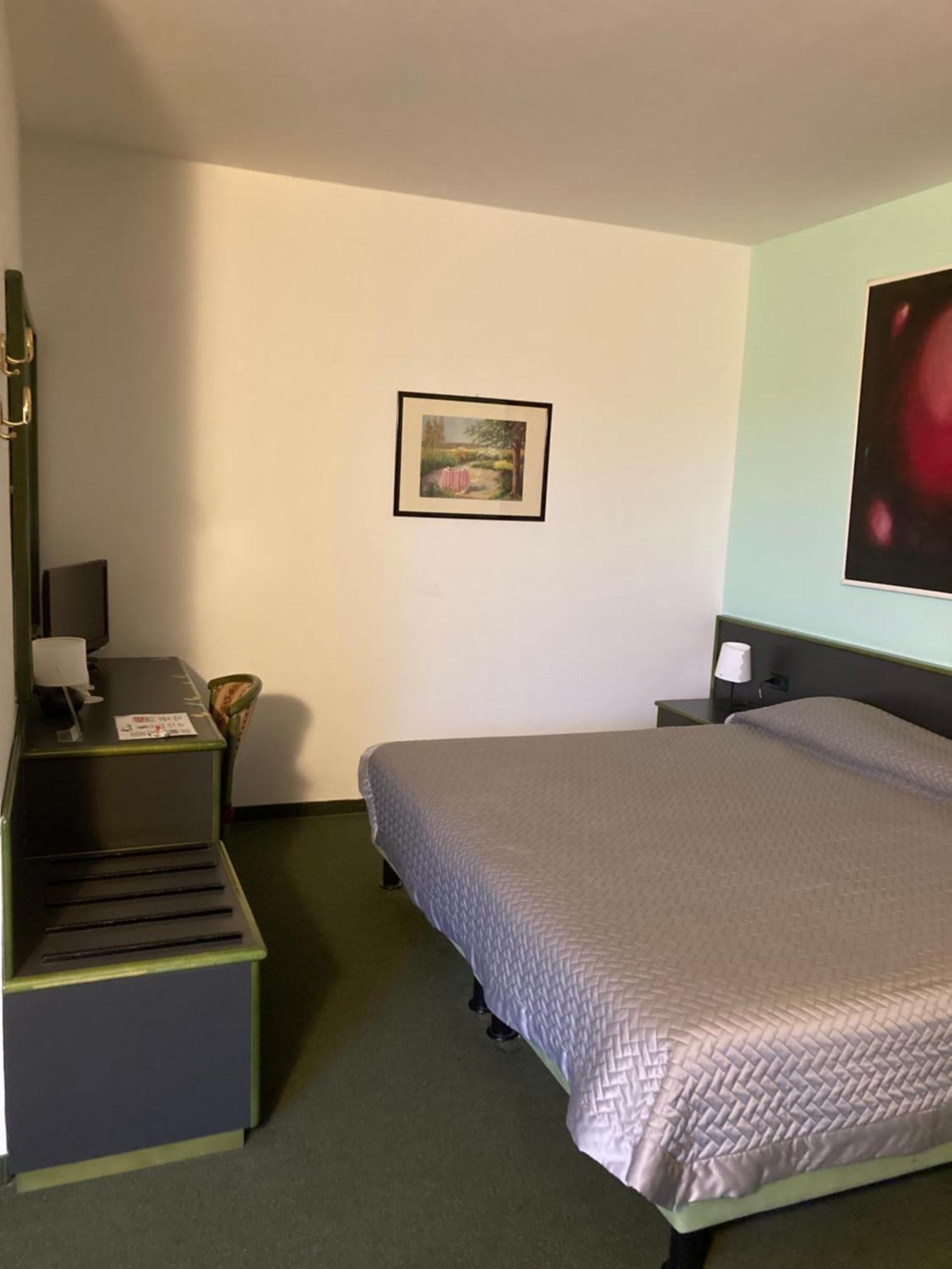 Green Hotel Poviglio  エクステリア 写真
