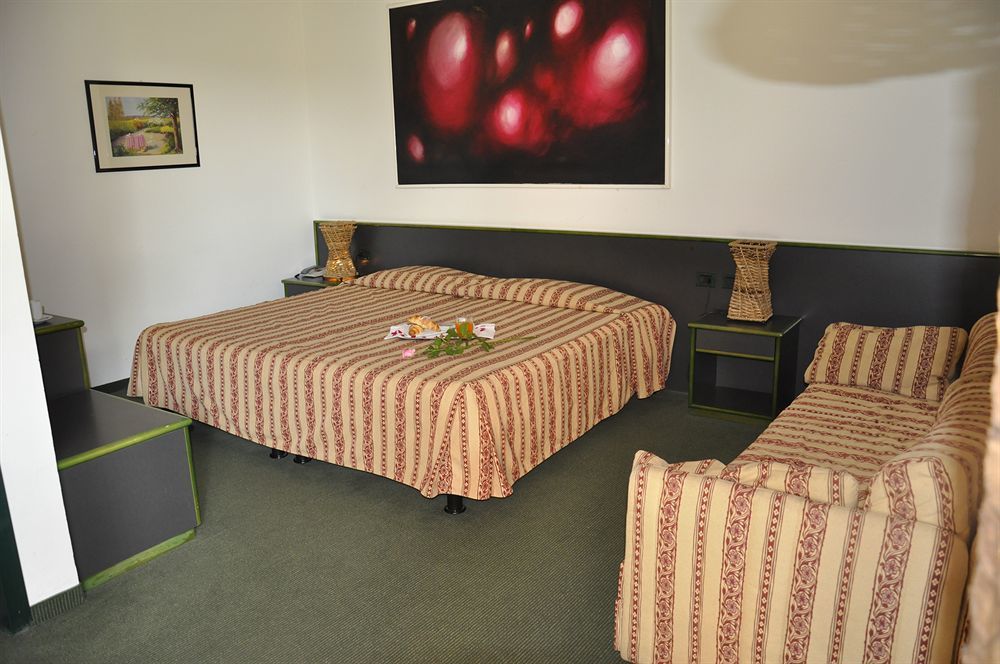 Green Hotel Poviglio  エクステリア 写真