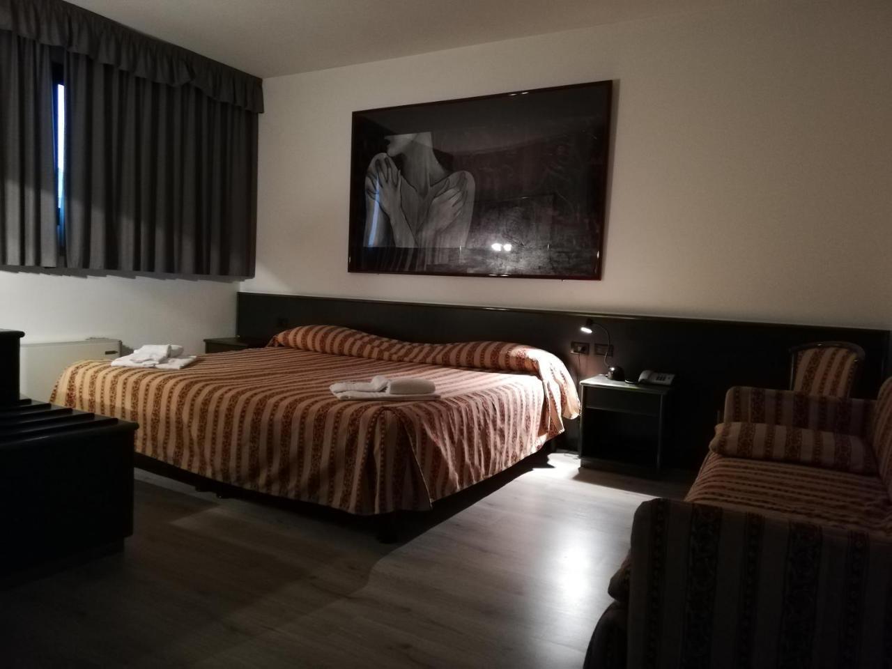 Green Hotel Poviglio  エクステリア 写真